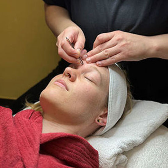 Bild von Augenbrauen korrigieren